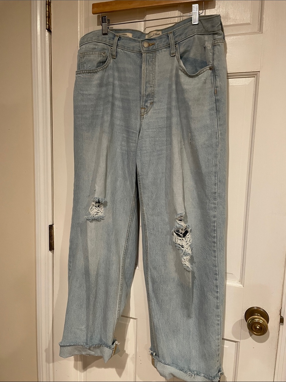 Universal Thread Light Blue Relaxed Distressed Men’s Jeans